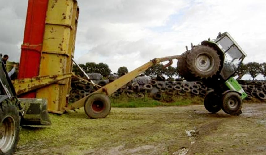 Lastrado insuficiente y mal reparto de los contrapesos en el conjunto tractor-remolque