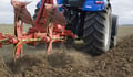 Demostración de la compactación del suelo causada por los neumáticos de tractor