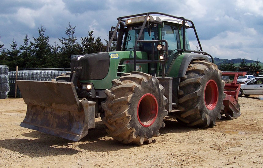 Tractor equipado con neumáticos Forestry