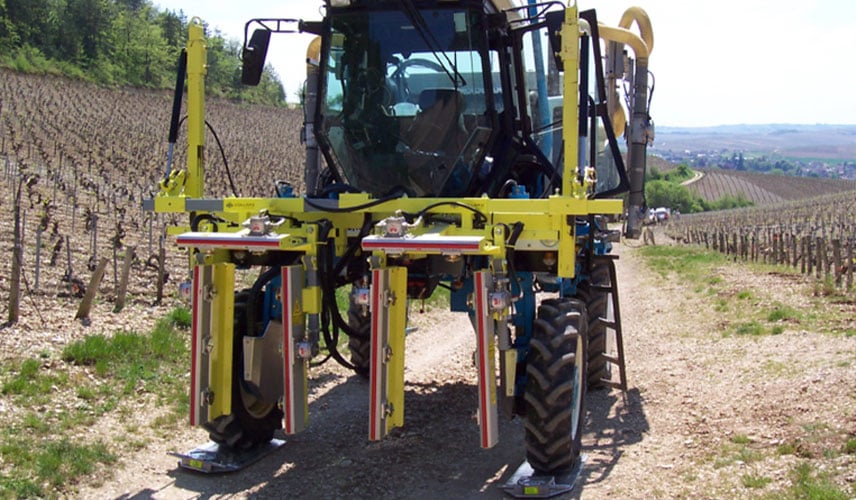Pesar el eje delantero de un tractor zancudo de doble hilera
