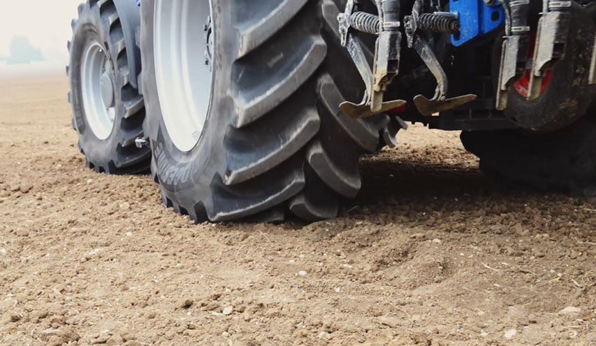 Baja compactación del suelo gracias a los neumáticos agrícolas