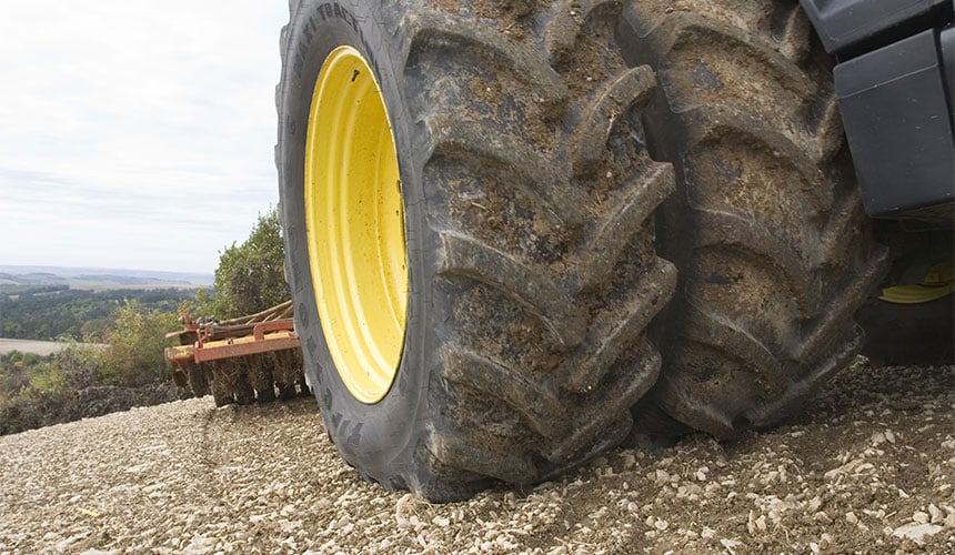 El suelo calizo es más abrasivo para los neumáticos agrícolas