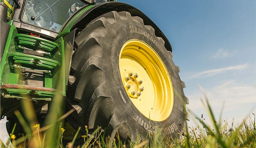 El VX-R TRACTOR de Bridgestone tiene un avance o empuje optimizado