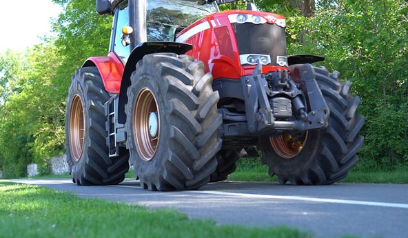 ¿Es una llanta Premium más adecuada para mis neumáticos de tractor?