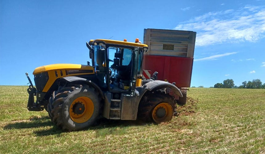 Desllantamiento en curva debido a la combinación de velocidad, carga y presión insuficiente