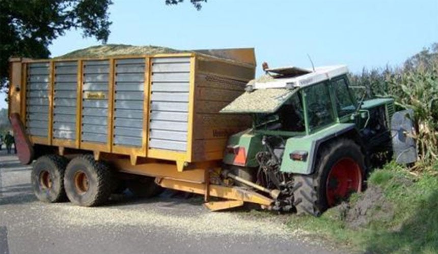Pérdida de control del tractor debido al desgaste de los neumáticos y al exceso de carga