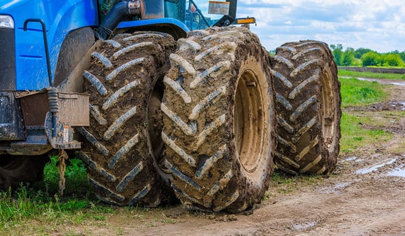 ¿Cómo tener una buena autolimpieza de los neumáticos de tu tractor?