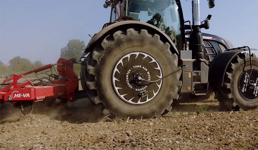 Tractor Fendt 724 Vario, equipado con neumáticos VT-Tractor
