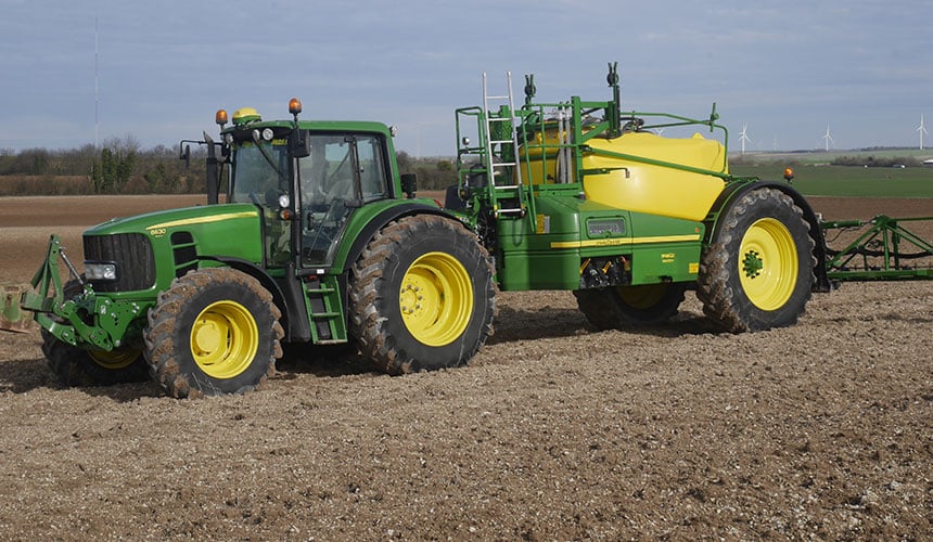 Para este tractor John Deere 6630 equipado con neumáticos VX-R TRACTOR