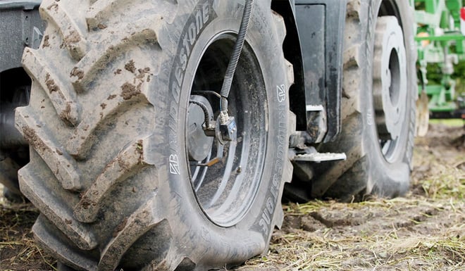 Equipo ideal de neumáticos agrícolas: neumáticos VF VT-TRACTOR + Teleinflado