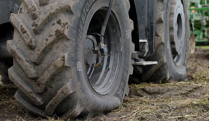 Los neumáticos de tractor VF VT-TRACTOR pueden trabajar a muy baja presión